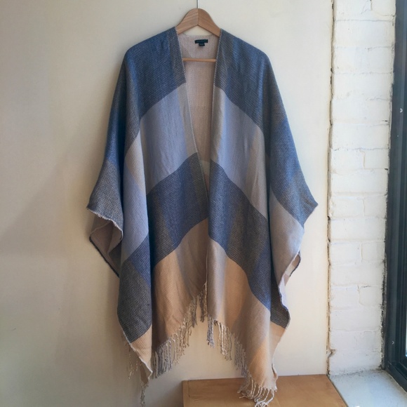 **SOLD** Ann Taylor Shawl Poncho - Picture 2 of 6